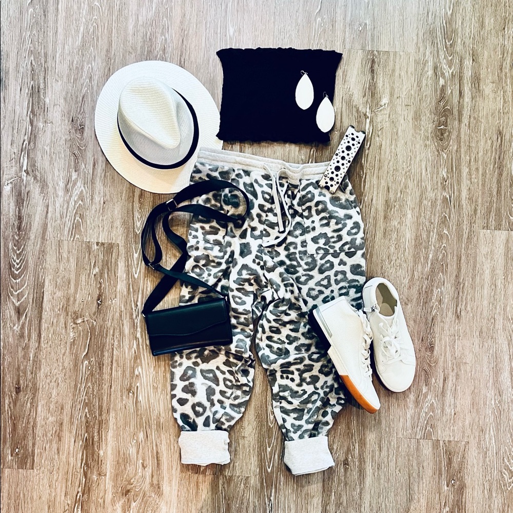 Lucky 🍀 Brand leopard print gray joggers